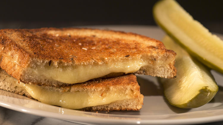 People Who Eat Grilled Cheese Have More Active Love Lives